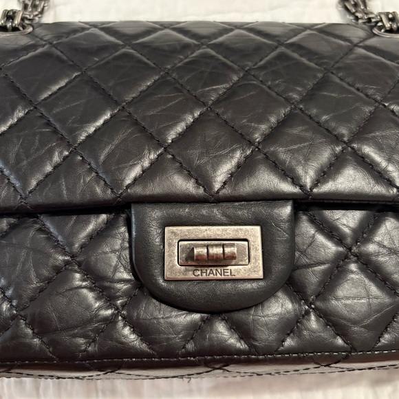 Chanel Reissue 226 Distressed Black RHW - Picture 4 of 14